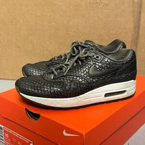 Womens Nike Snake Skin Sneakers (Size 8)